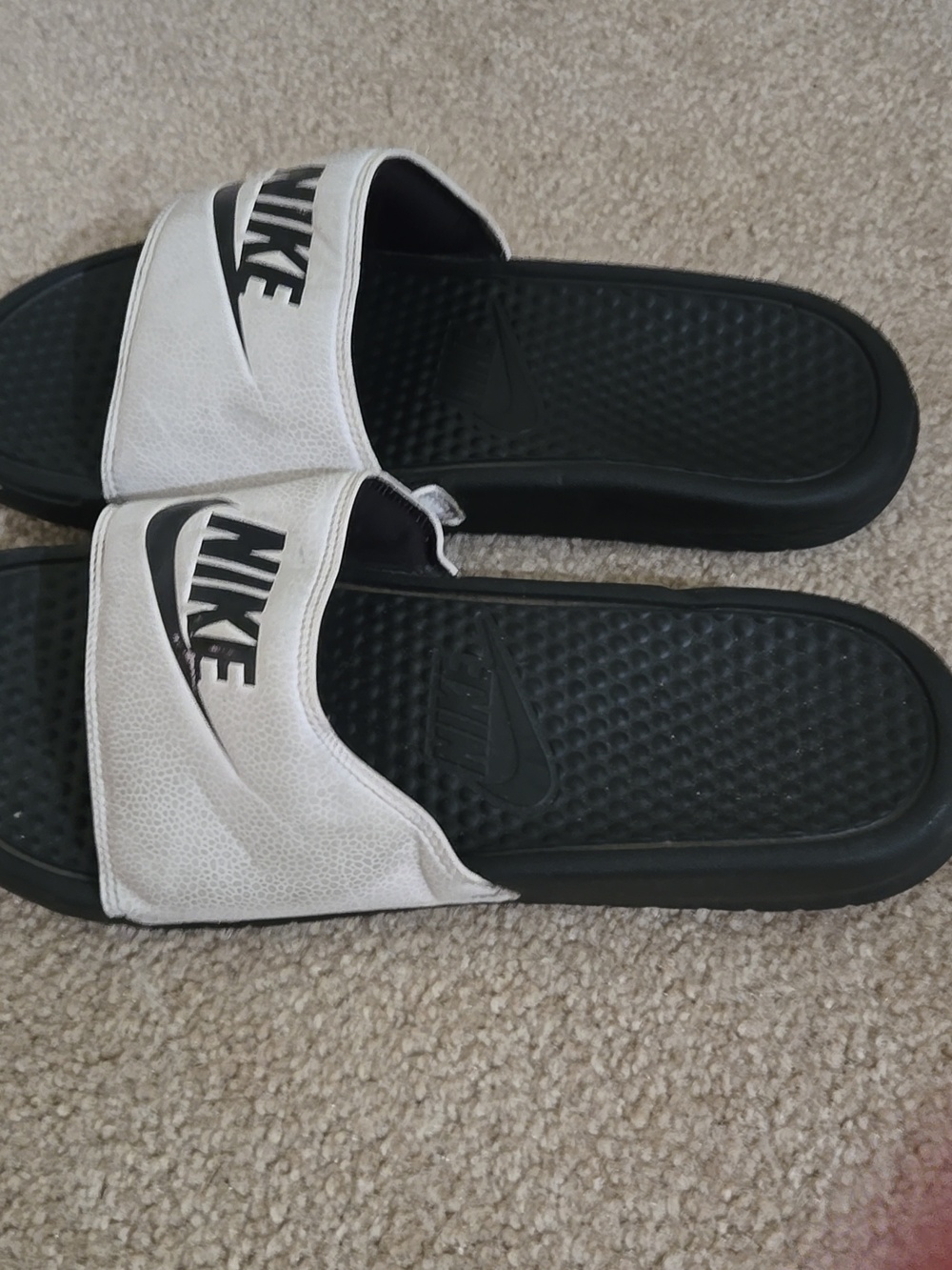 Nike Benassi Slides Shoes Men Size 12 Black White Comfort Sandals Slip On Swoosh - Picture 2 of 12